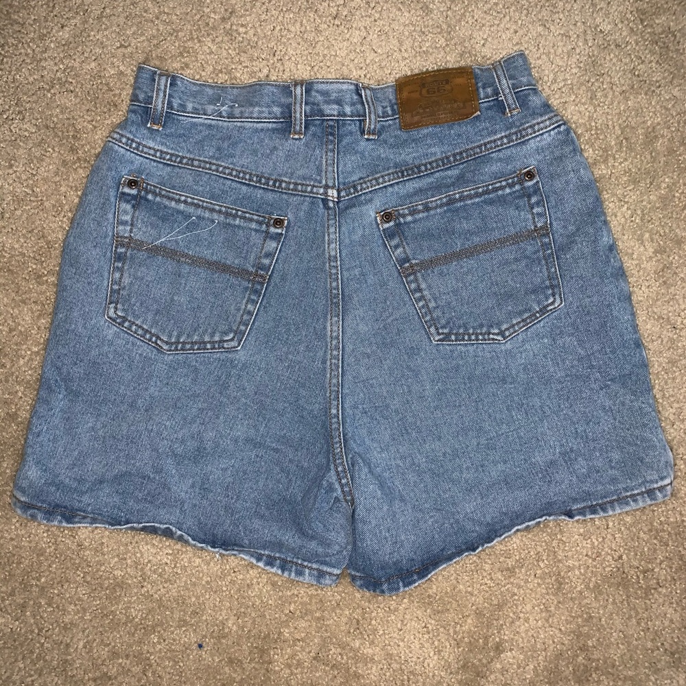 Vintage High-Rise Denim Shorts - Picture 3 of 5